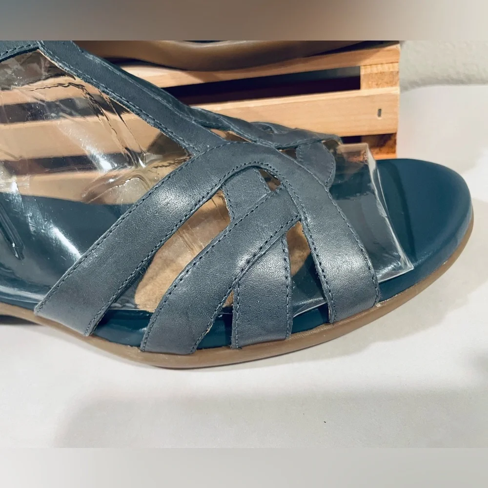 NIB! Naturalizer “Nella” Denim Blue Strappy Sandals Cushioned Footbed